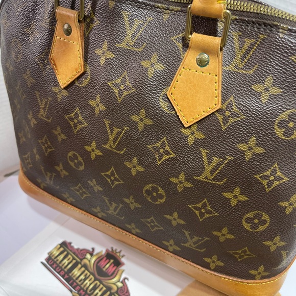Louis Vuitton Alma no d ring in Monogram comes with dust bag, lock and key. - Picture 8 of 15